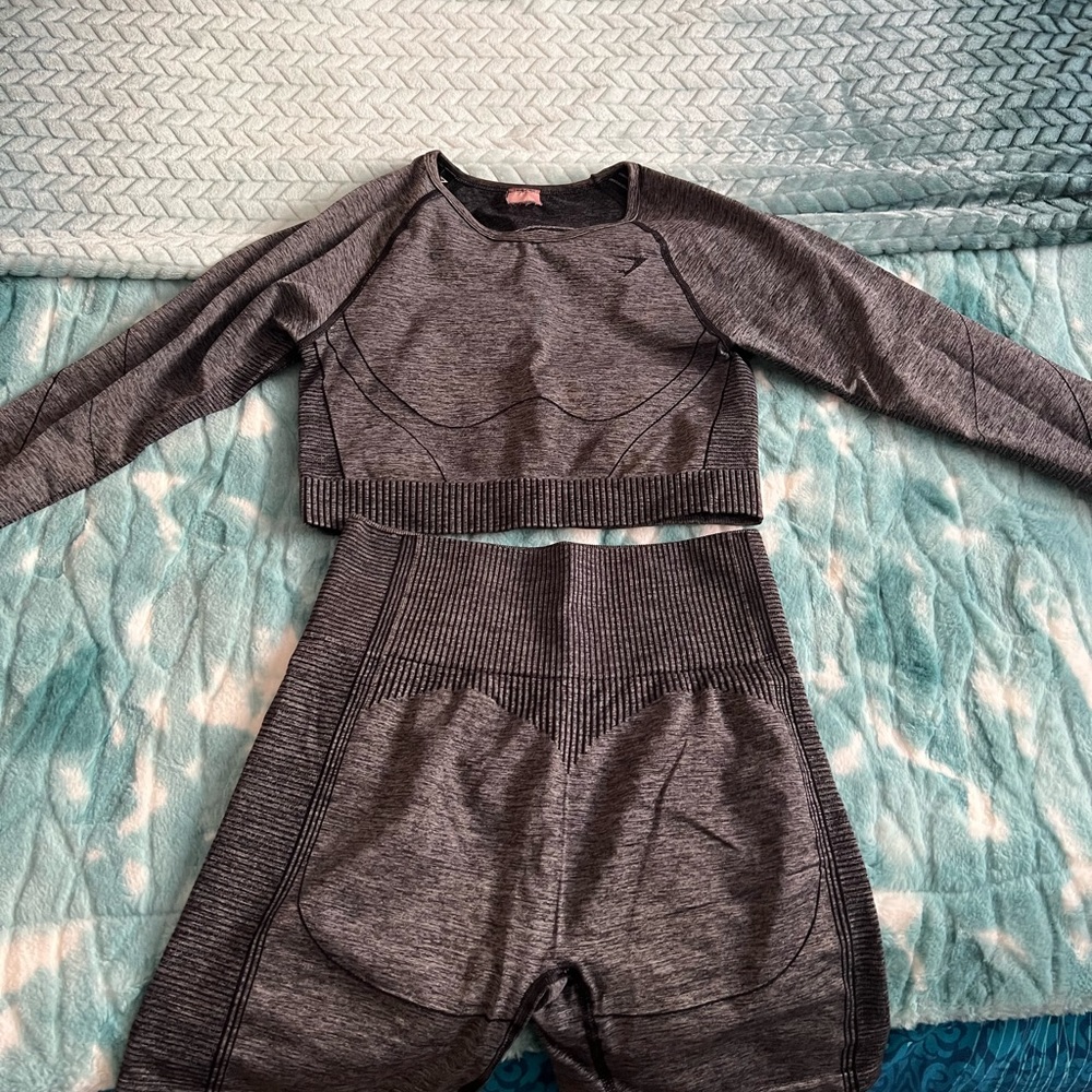 Trying to sell this set together! Gym shark. Lightly worn. Will sell seperate